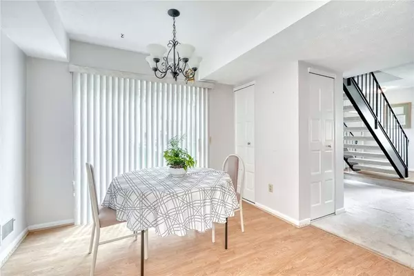 414 Eastbrooke LN, Rochester, NY 14618