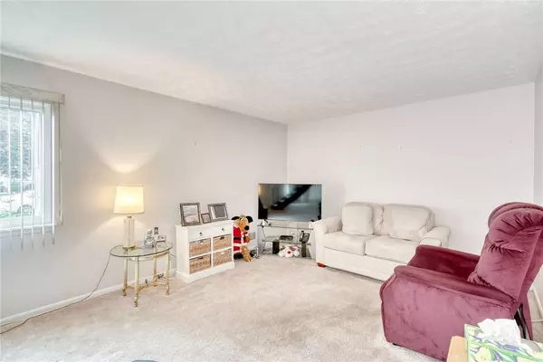 414 Eastbrooke LN, Rochester, NY 14618