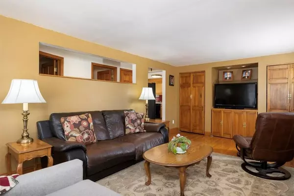 73 Judith DR, Cheektowaga, NY 14227