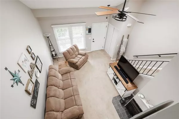 64 Old Stone LN, Rochester, NY 14615