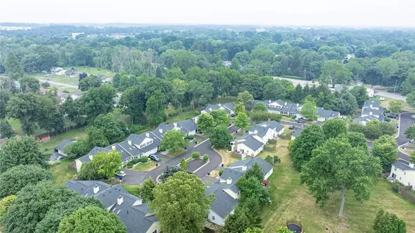 64 Old Stone LN, Rochester, NY 14615