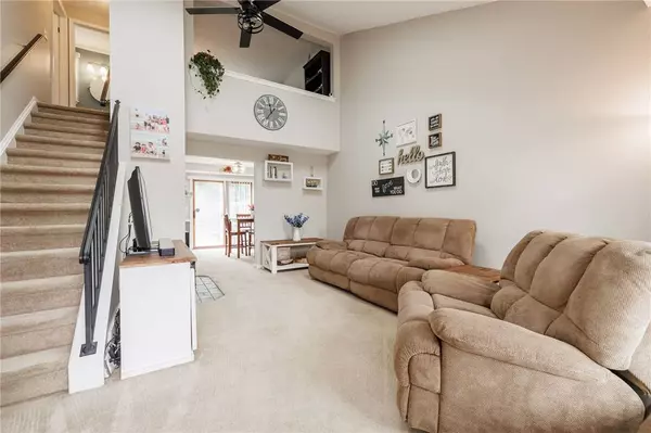 64 Old Stone LN, Rochester, NY 14615