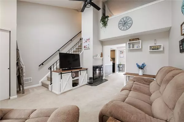 64 Old Stone LN, Rochester, NY 14615