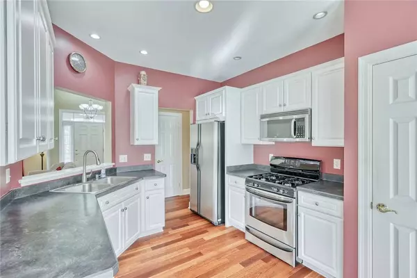 136 New Tudor RD, Pittsford, NY 14534