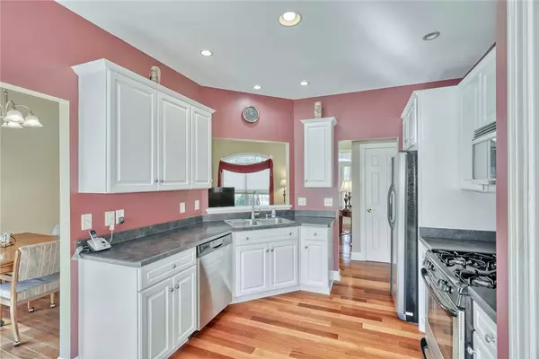 136 New Tudor RD, Pittsford, NY 14534