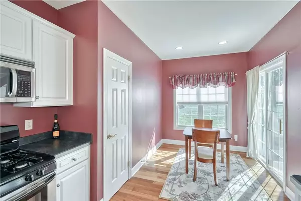 136 New Tudor RD, Pittsford, NY 14534