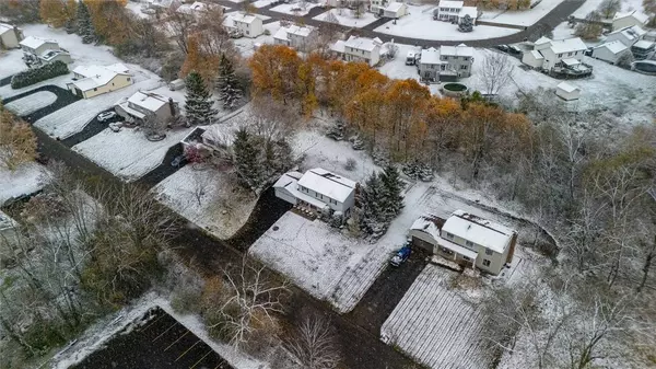 11 Tree Top LN, West Henrietta, NY 14586