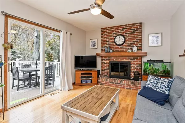 11 Tree Top LN, West Henrietta, NY 14586