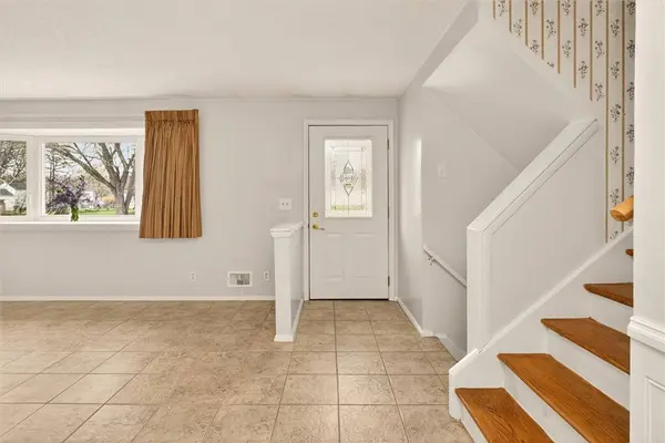 110 Colonnade DR, Rochester, NY 14623