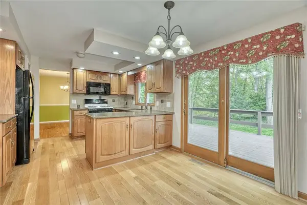 160 Courtly CIR, Rochester, NY 14615