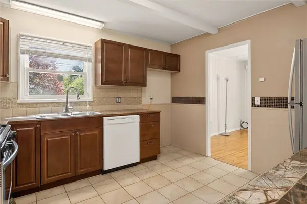 157 Hollybrook RD, Rochester, NY 14623