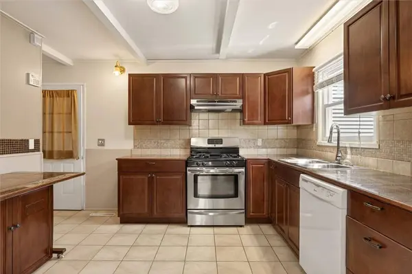 157 Hollybrook RD, Rochester, NY 14623
