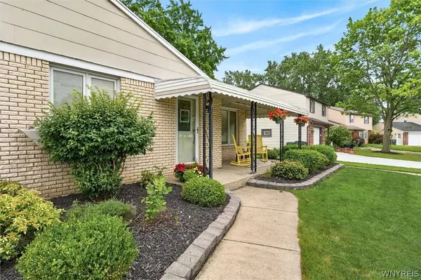 114 Chateau CT, Depew, NY 14043