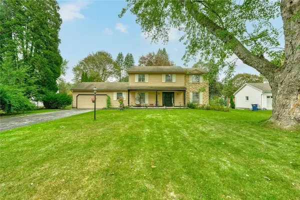 16 Kitty Hawk DR, Pittsford, NY 14534