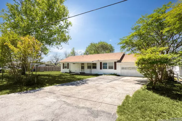 510 Sunset Dr., Seguin, TX 78155