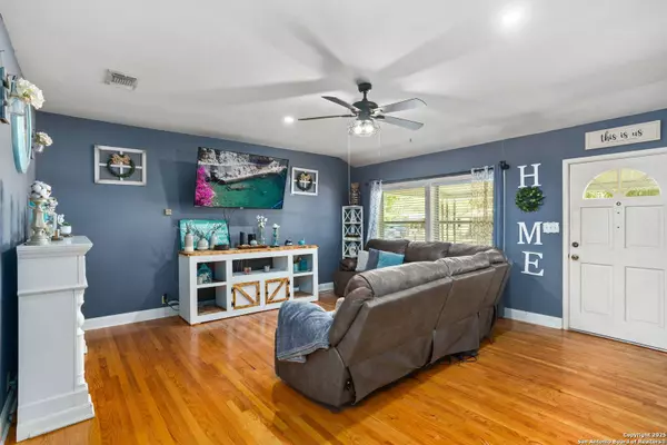 510 Sunset Dr., Seguin, TX 78155