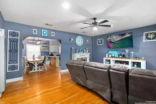 510 Sunset Dr., Seguin, TX 78155