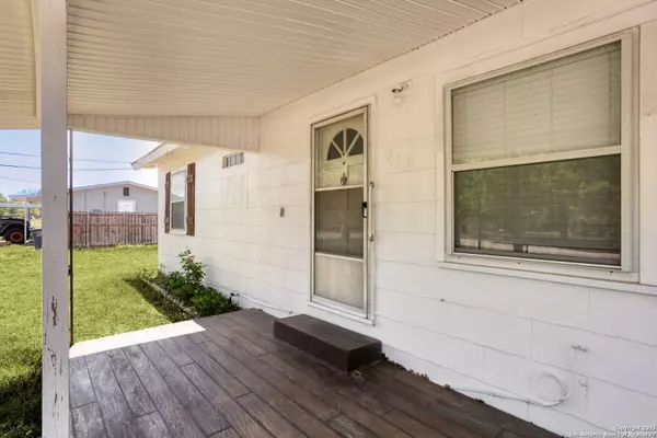 510 Sunset Dr., Seguin, TX 78155