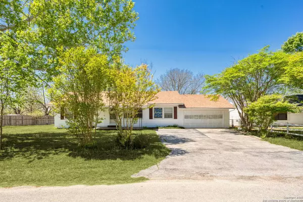 510 Sunset Dr., Seguin, TX 78155