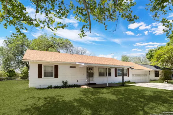 510 Sunset Dr., Seguin, TX 78155