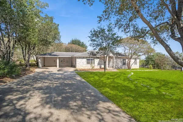 245 Bluffcreek, La Vernia, TX 78121