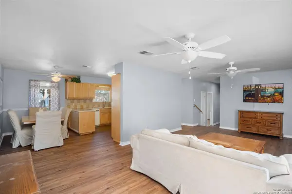 245 Bluffcreek, La Vernia, TX 78121