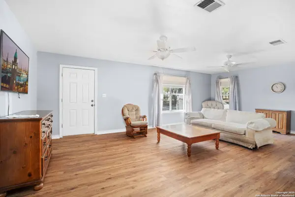 245 Bluffcreek, La Vernia, TX 78121