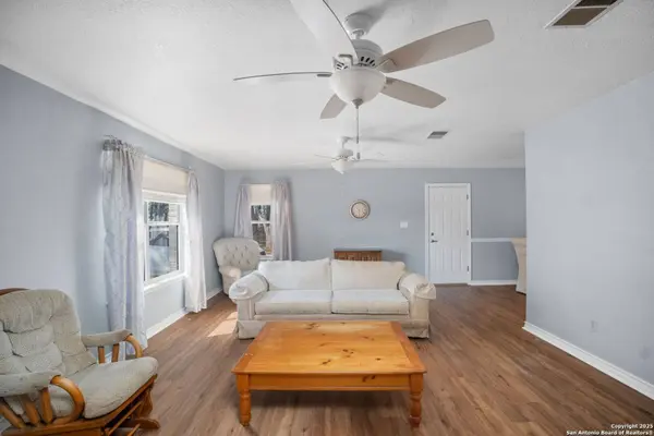 245 Bluffcreek, La Vernia, TX 78121