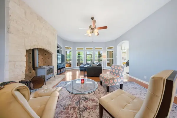 126 Juniper Ln, Boerne, TX 78006