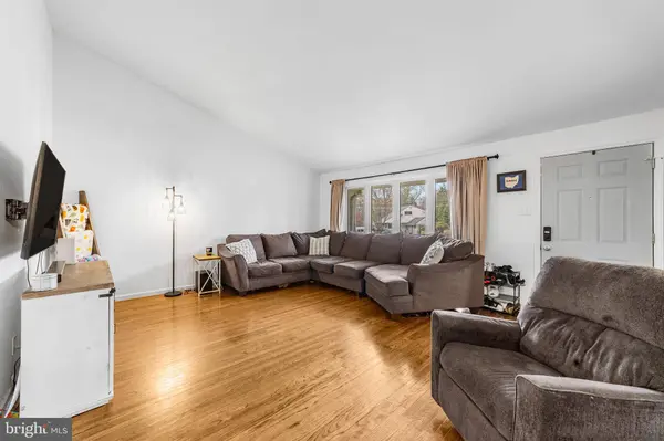 1602 N BOWLING GREEN DR, Cherry Hill, NJ 08003