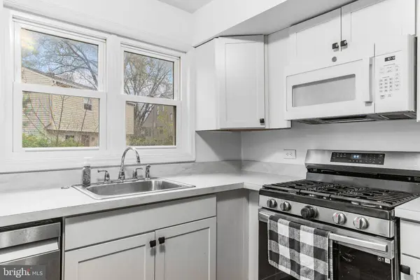 1602 N BOWLING GREEN DR, Cherry Hill, NJ 08003