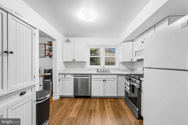 1602 N BOWLING GREEN DR, Cherry Hill, NJ 08003