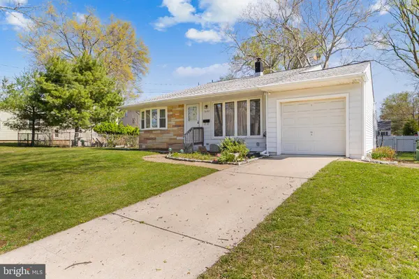 1602 N BOWLING GREEN DR, Cherry Hill, NJ 08003