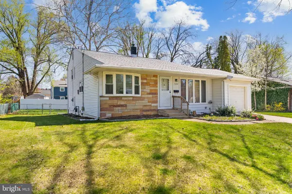 1602 N BOWLING GREEN DR, Cherry Hill, NJ 08003