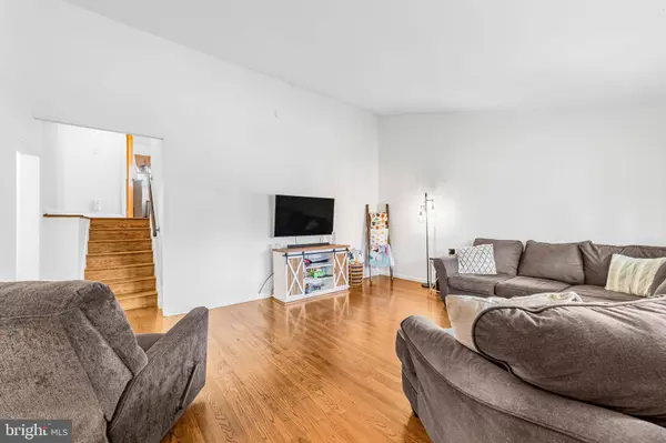 1602 N BOWLING GREEN DR, Cherry Hill, NJ 08003