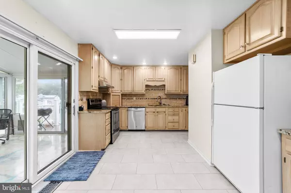 25 CLEMSON RD, Cherry Hill, NJ 08034