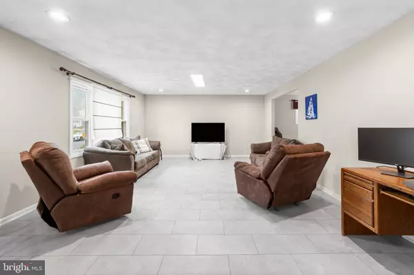 25 CLEMSON RD, Cherry Hill, NJ 08034