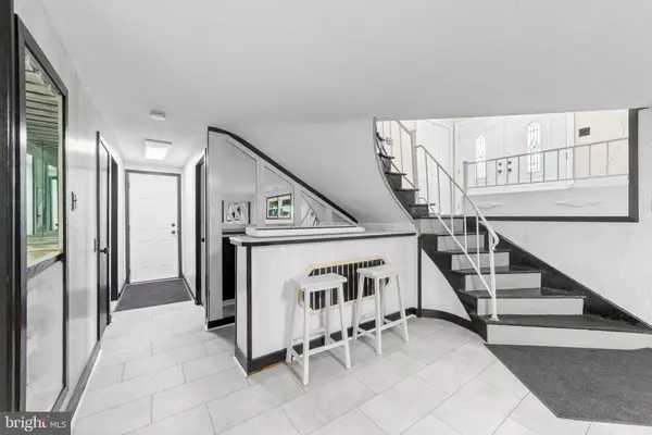 25 CLEMSON RD, Cherry Hill, NJ 08034