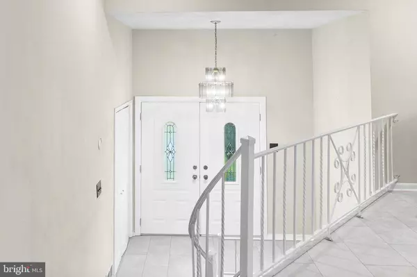 25 CLEMSON RD, Cherry Hill, NJ 08034