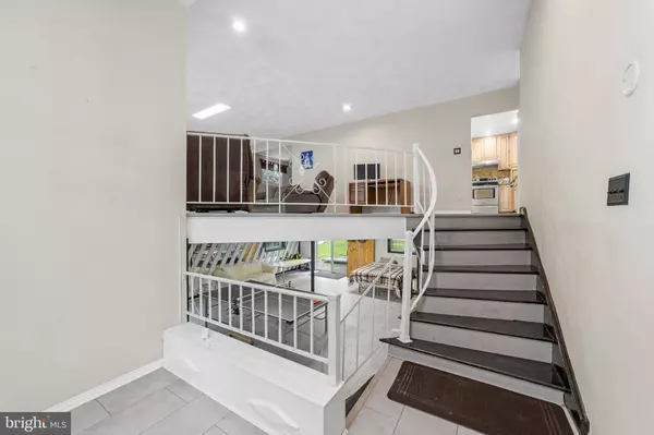 25 CLEMSON RD, Cherry Hill, NJ 08034