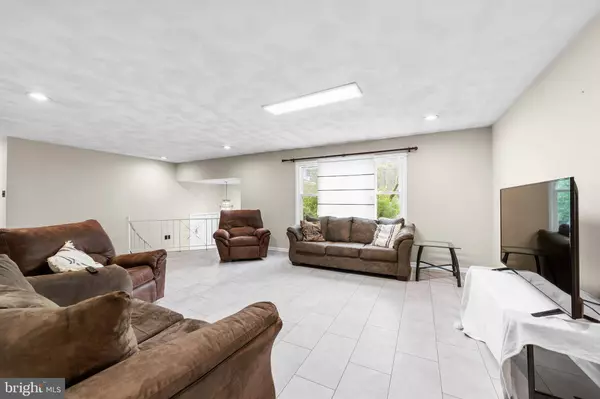 25 CLEMSON RD, Cherry Hill, NJ 08034