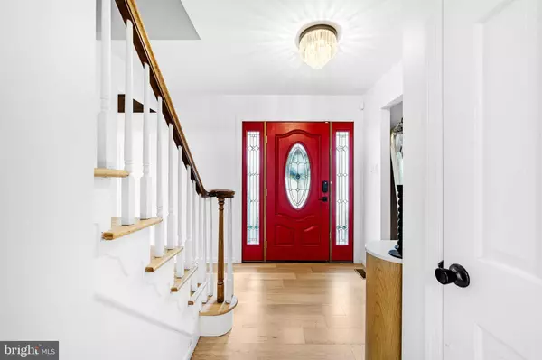 693 LINCOLN DR, Mount Laurel, NJ 08054