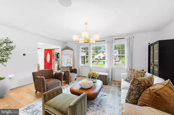 693 LINCOLN DR, Mount Laurel, NJ 08054