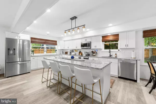 6 LAURA LN, Marlton, NJ 08053