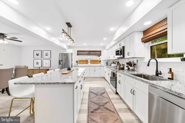 6 LAURA LN, Marlton, NJ 08053