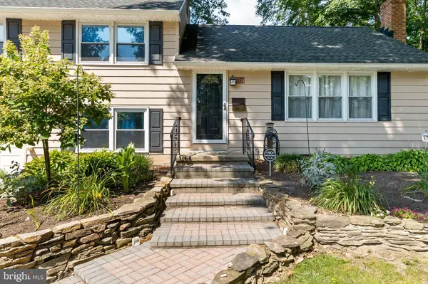 157 OXFORD RD, Delran, NJ 08075