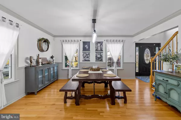 8 CHRISTOPHER DR, Marlton, NJ 08053