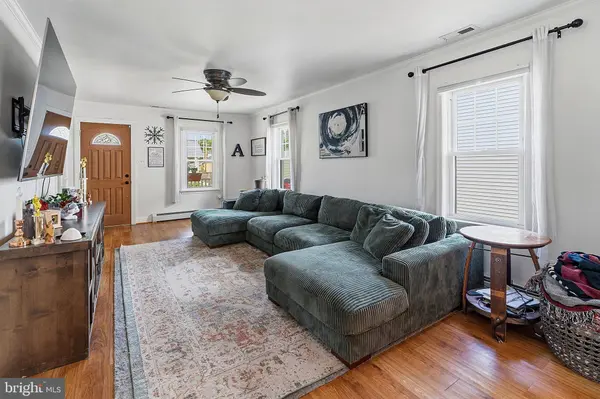 15 S CLINTON AVE, Maple Shade, NJ 08052