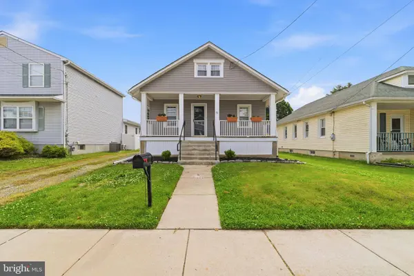 15 S CLINTON AVE, Maple Shade, NJ 08052
