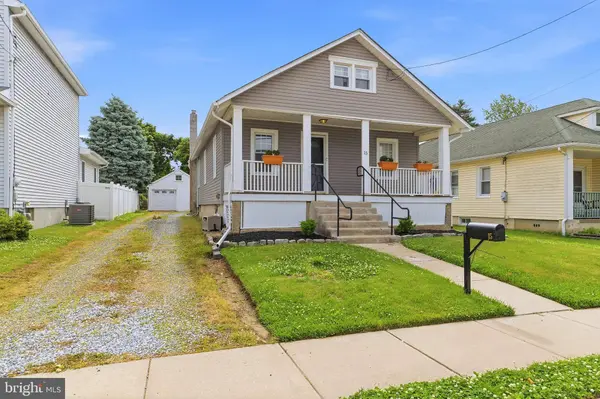 15 S CLINTON AVE, Maple Shade, NJ 08052